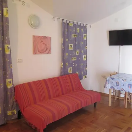 Studio In With Balcony, Air Condition, Wifi Appartement *