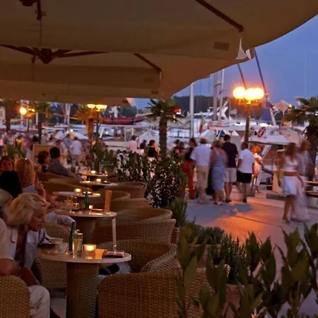 Appartement Studio In With Balcony, Air Condition, Wifi Poreč