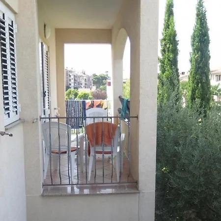 Studio In With Balcony, Air Condition, Wifi Appartement